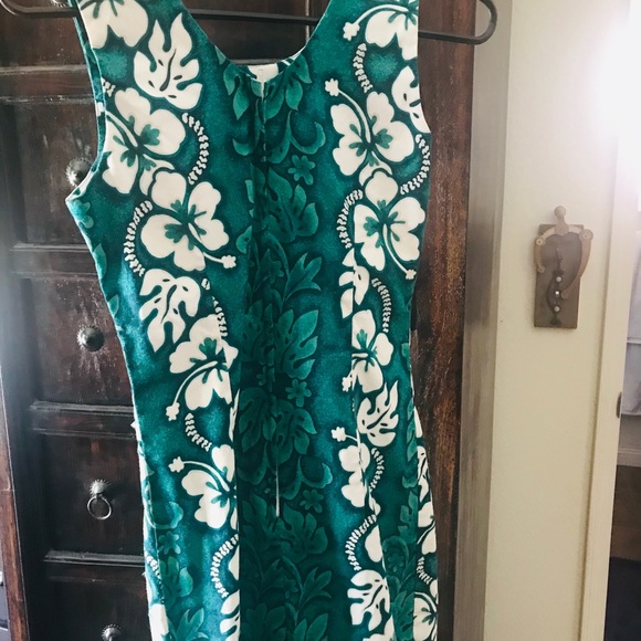 Ky’s Hawaiian green/white vintage mini dress - Picture 2 of 3